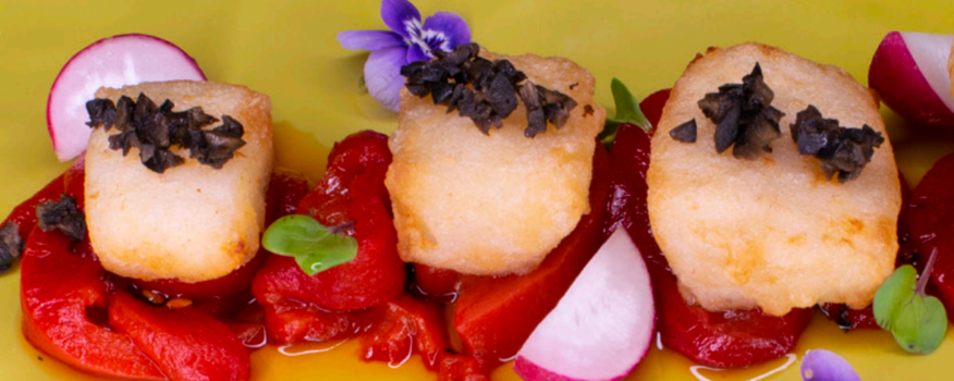 Receta de bacalao en tempura con pimientos asados y tapenade