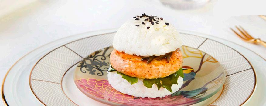 Receta de mini sushi burger de atún con algas y sésamo negro